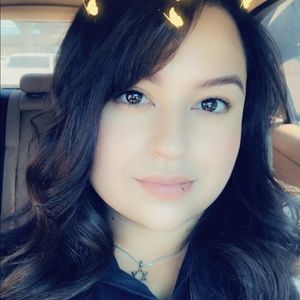 Meet your Posher, Cynthia